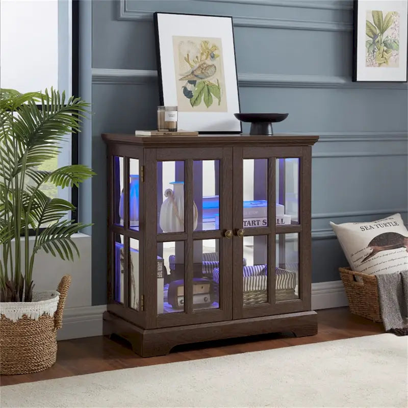 Vitrina expositora de antigüedades de vidrio con iluminación LED y puertas de celosía